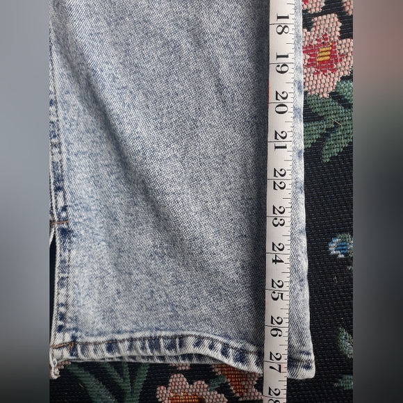 Acid Wash Wide-leg Jeans - Picture 4 of 6